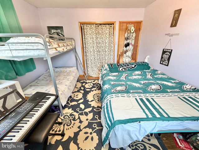 130 KINSMAN RD, Florence, NJ 08518