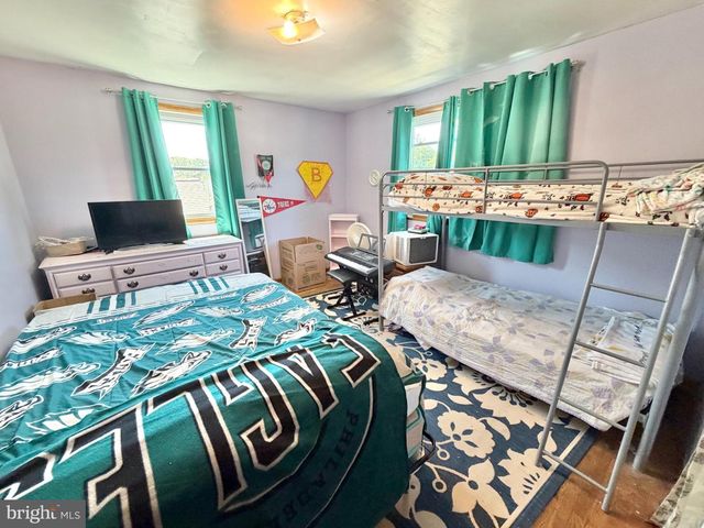 130 KINSMAN RD, Florence, NJ 08518