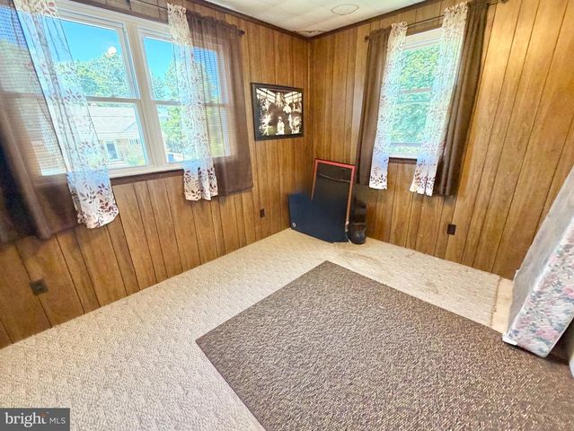 130 KINSMAN RD, Florence, NJ 08518