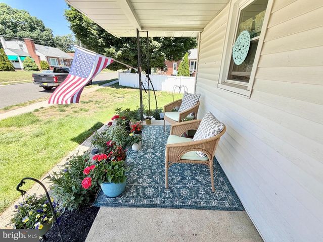 130 KINSMAN RD, Florence, NJ 08518