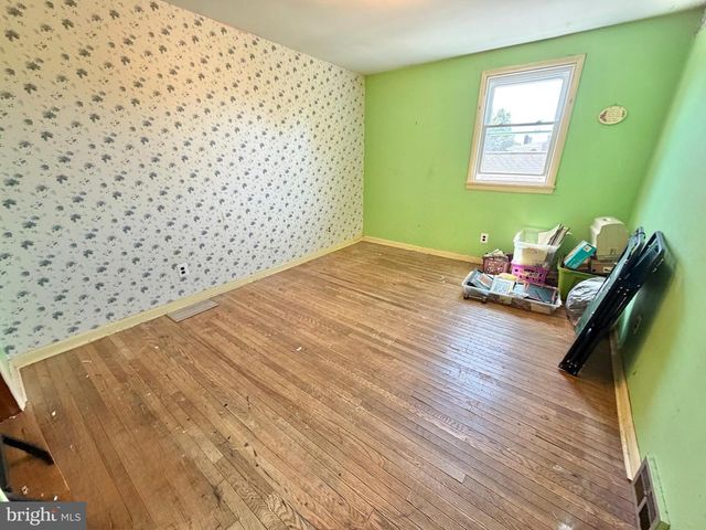 130 KINSMAN RD, Florence, NJ 08518