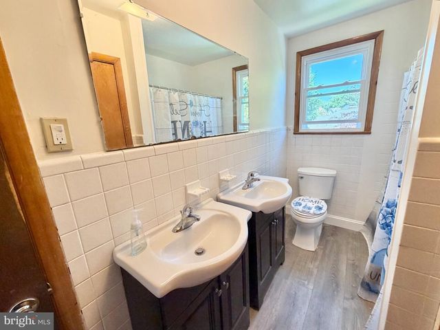 130 KINSMAN RD, Florence, NJ 08518