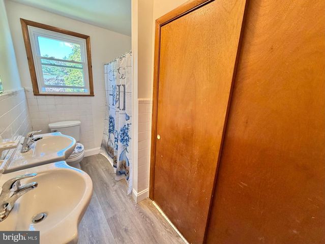 130 KINSMAN RD, Florence, NJ 08518