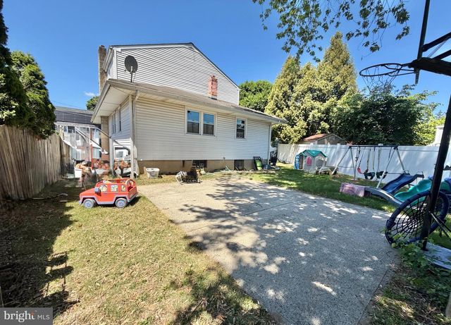 130 KINSMAN RD, Florence, NJ 08518