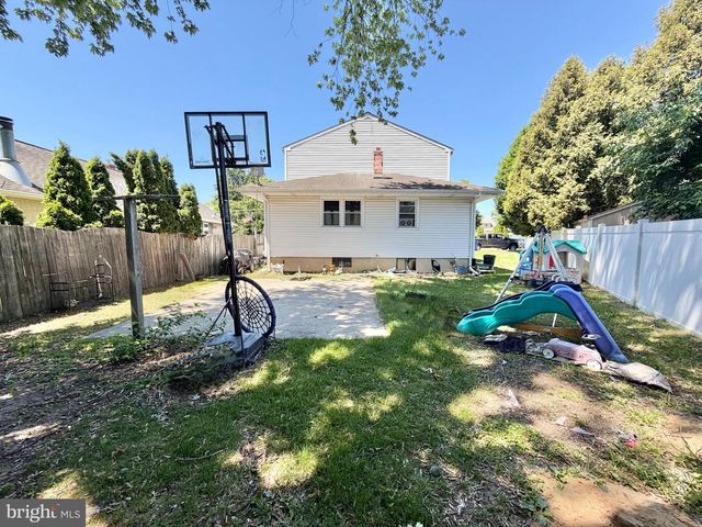 130 KINSMAN RD, Florence, NJ 08518