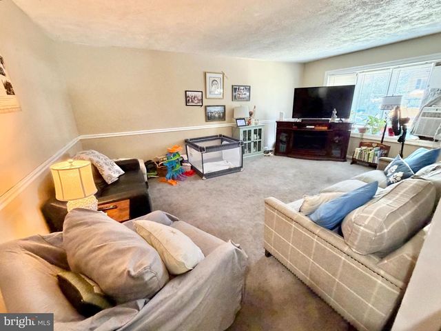 130 KINSMAN RD, Florence, NJ 08518