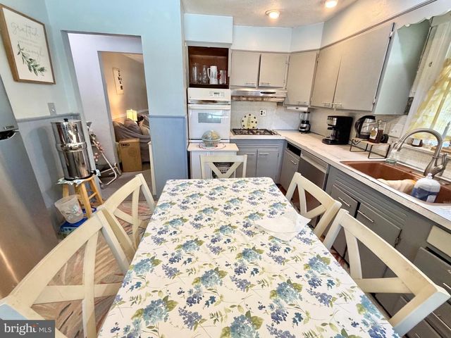 130 KINSMAN RD, Florence, NJ 08518
