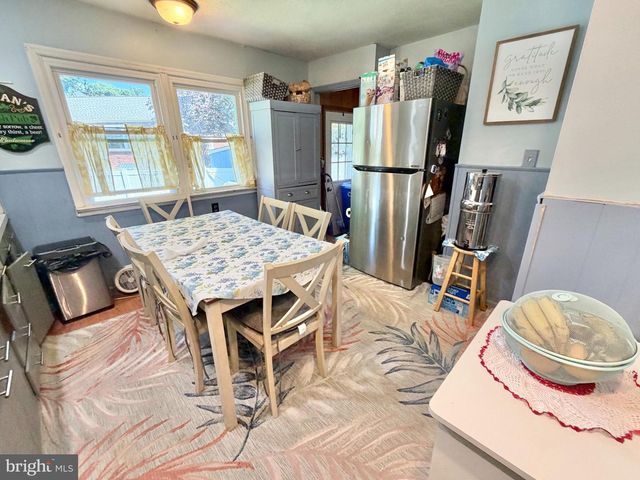 130 KINSMAN RD, Florence, NJ 08518