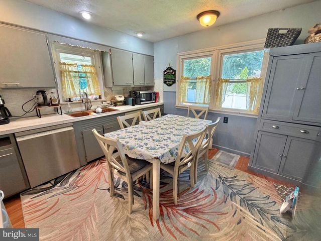 130 KINSMAN RD, Florence, NJ 08518
