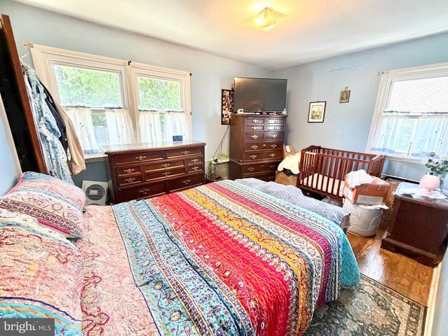130 KINSMAN RD, Florence, NJ 08518