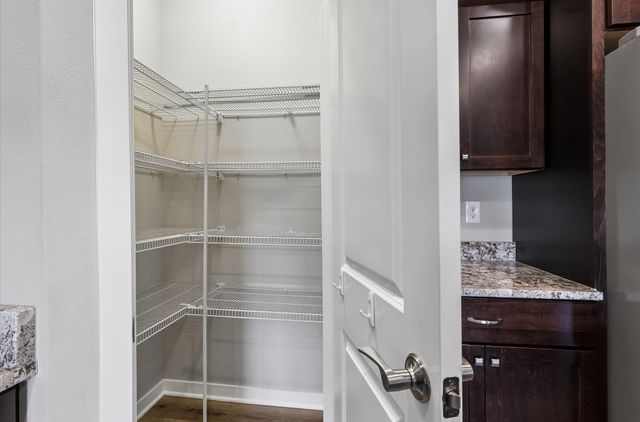 812 Pinehurst Way, Polk City, IA 50226