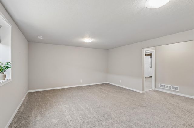 812 Pinehurst Way, Polk City, IA 50226