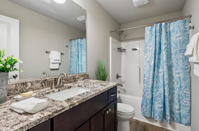 812 Pinehurst Way, Polk City, IA 50226
