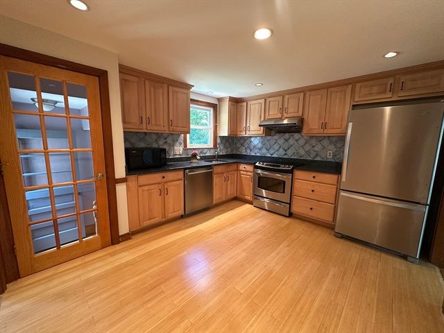 10 Cedar Ridge Drive, Bedford, MA 01730