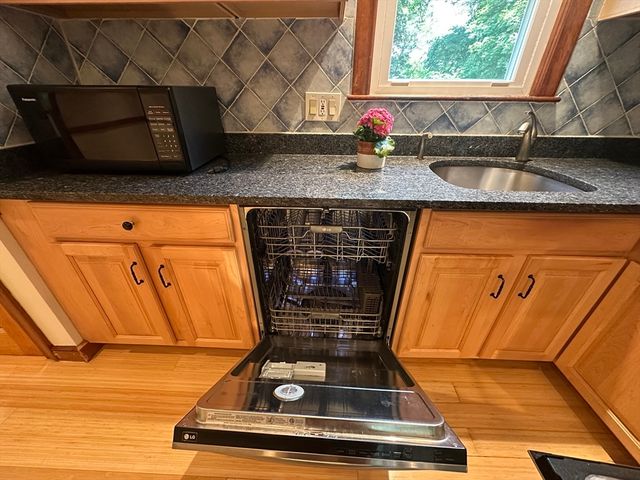 10 Cedar Ridge Drive, Bedford, MA 01730