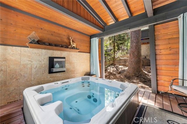 447 Bay View Drive, Lake Arrowhead, CA 92352