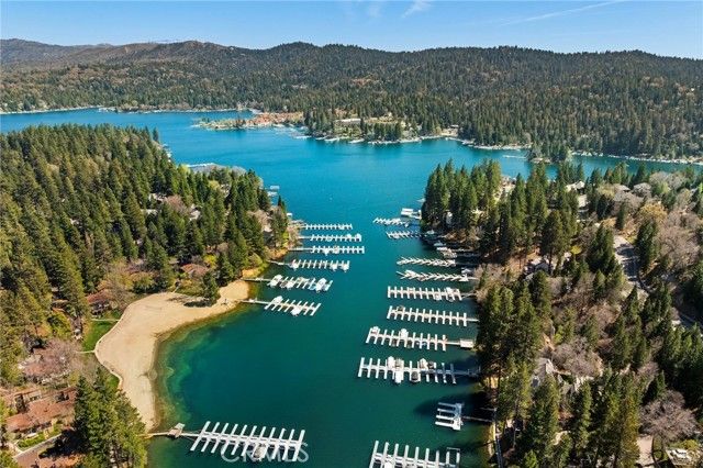 447 Bay View Drive, Lake Arrowhead, CA 92352