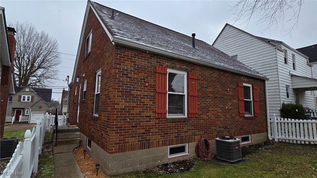 2325 Broad Street, Parkersburg, WV 26101