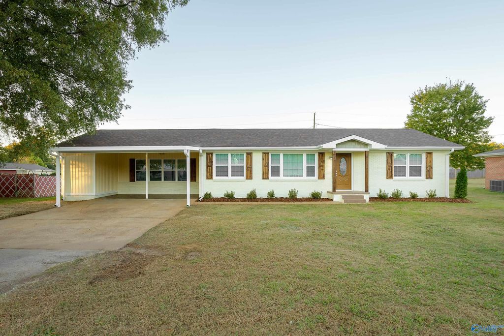 1005 Davison Avenue, Muscle Shoals, AL 35661