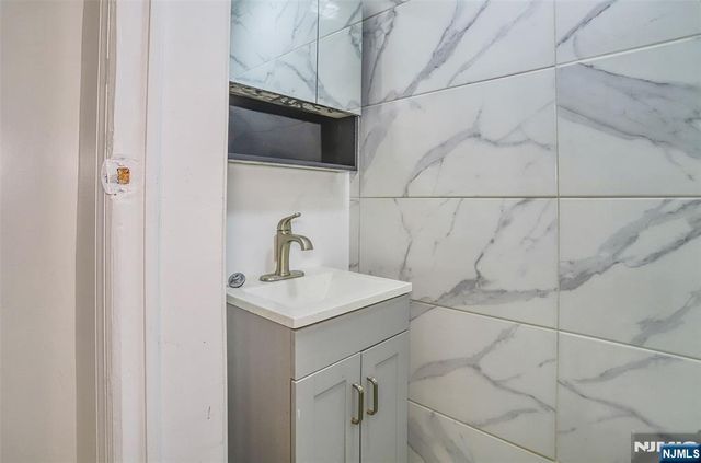 9017 Riverside Place, North Bergen, NJ 07047