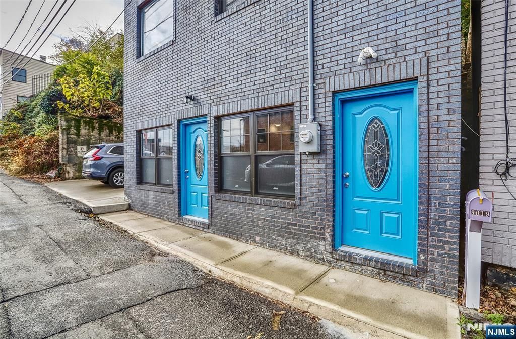 9017 Riverside Place, North Bergen, NJ 07047