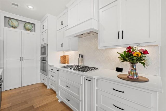 20614 W 109th Terrace, Olathe, KS 66061