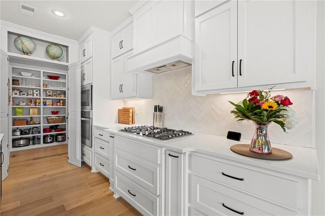 20614 W 109th Terrace, Olathe, KS 66061