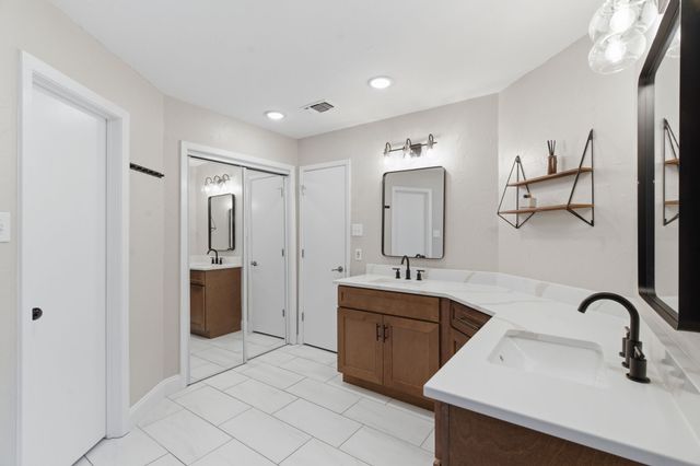 720 Huntwich Drive, Bedford, TX 76021