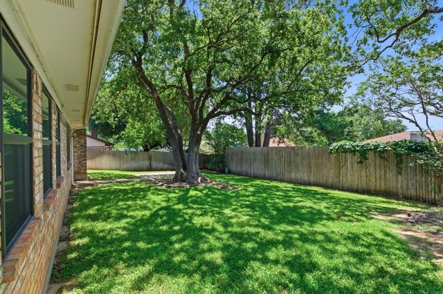 720 Huntwich Drive, Bedford, TX 76021