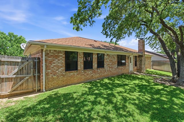 720 Huntwich Drive, Bedford, TX 76021