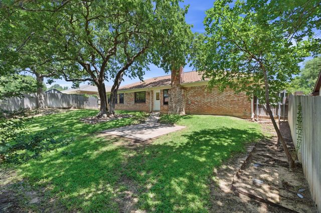 720 Huntwich Drive, Bedford, TX 76021