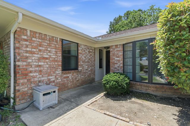 720 Huntwich Drive, Bedford, TX 76021