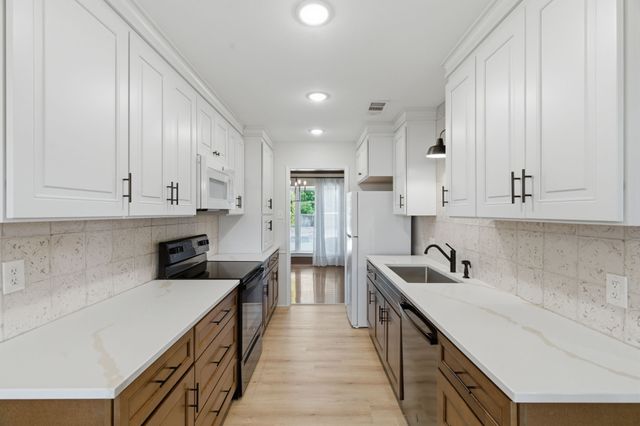 720 Huntwich Drive, Bedford, TX 76021