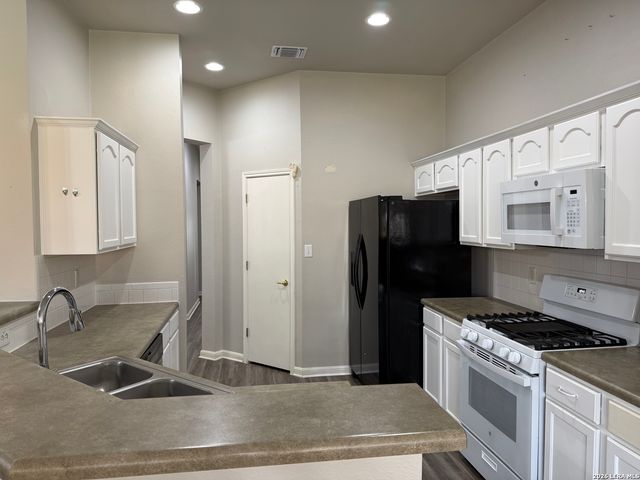 8531 Snakeweed, Converse, TX 78109