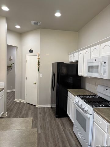 8531 Snakeweed, Converse, TX 78109