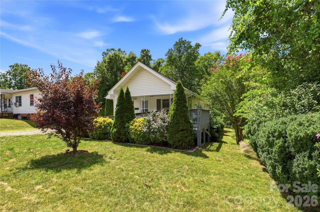 1013 7th Street NE, Hickory, NC 28601