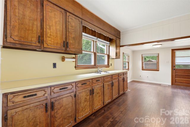 1013 7th Street NE, Hickory, NC 28601