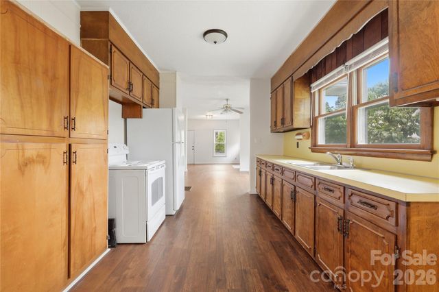 1013 7th Street NE, Hickory, NC 28601