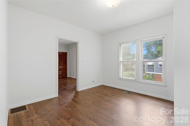 1013 7th Street NE, Hickory, NC 28601