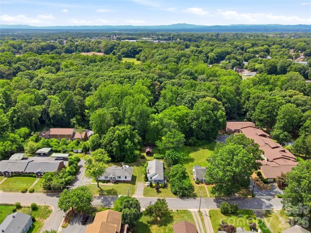 1013 7th Street NE, Hickory, NC 28601