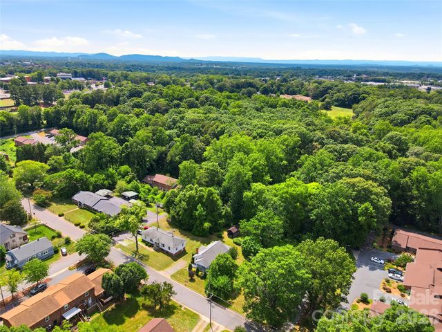 1013 7th Street NE, Hickory, NC 28601