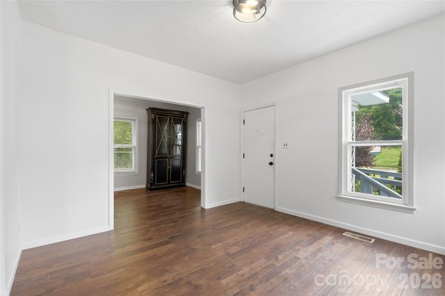 1013 7th Street NE, Hickory, NC 28601