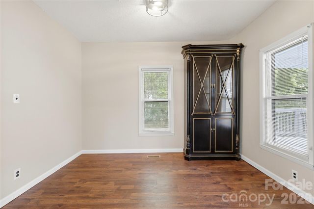 1013 7th Street NE, Hickory, NC 28601