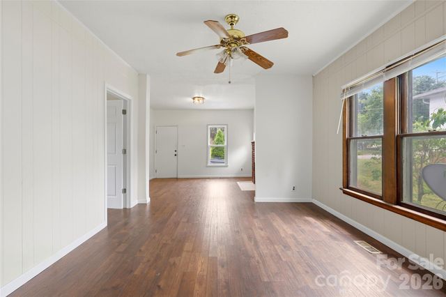 1013 7th Street NE, Hickory, NC 28601