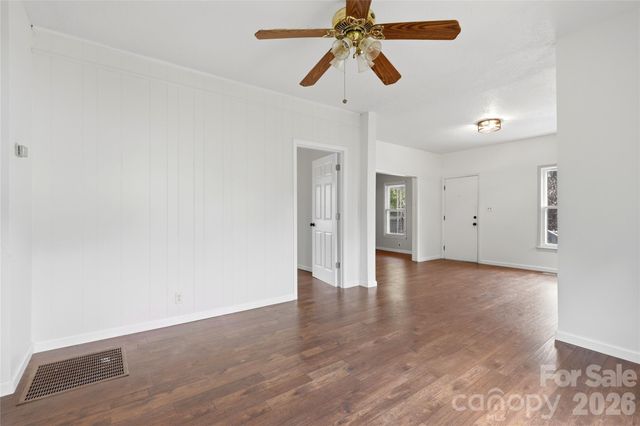 1013 7th Street NE, Hickory, NC 28601