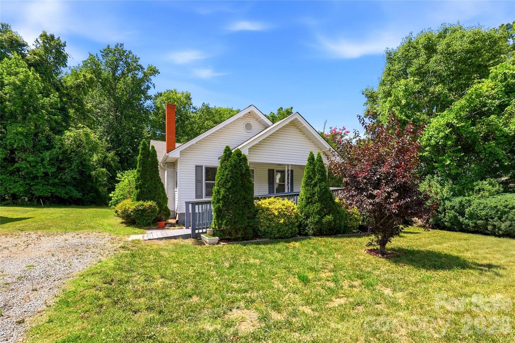 1013 7th Street NE, Hickory, NC 28601