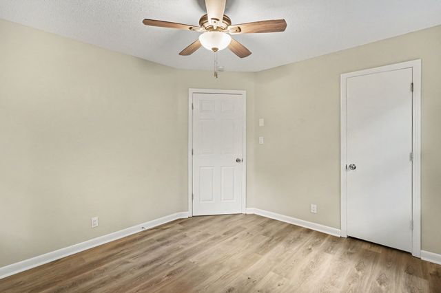 2117 Ferry Rd, Clarksville, TN 37040