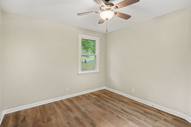 2117 Ferry Rd, Clarksville, TN 37040