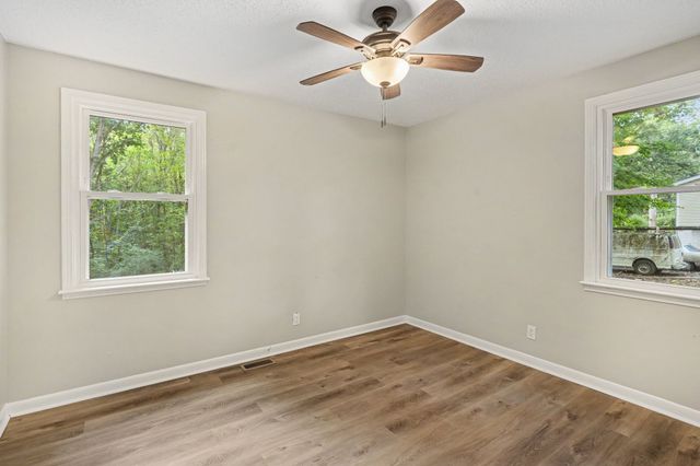2117 Ferry Rd, Clarksville, TN 37040