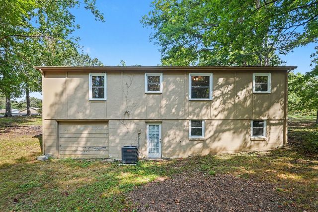 2117 Ferry Rd, Clarksville, TN 37040